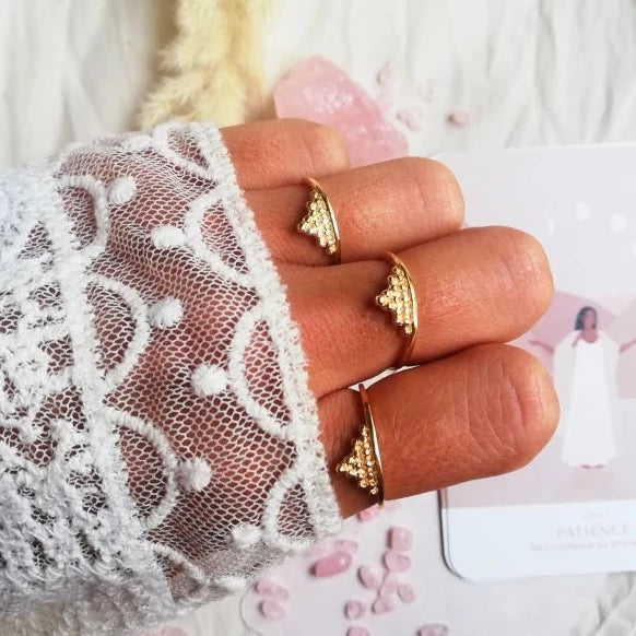 Bague dorée couronne - Souveraine - Image 4