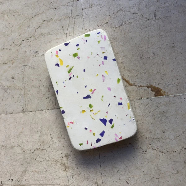 Porte savon fait-main en béton et plastique recyclé I Plusieurs coloris - Image 10