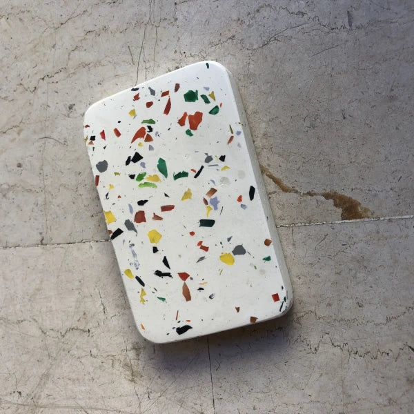 Porte savon fait-main en béton et plastique recyclé I Plusieurs coloris - Image 5