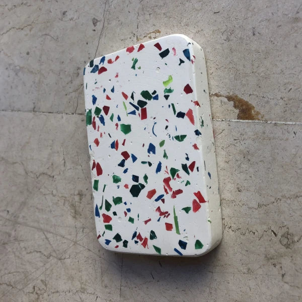 Porte savon fait-main en béton et plastique recyclé I Plusieurs coloris - Image 8