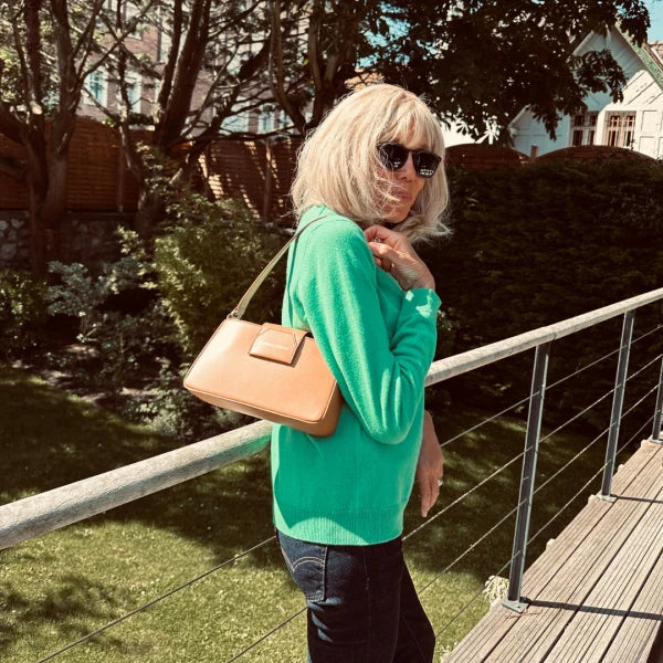 Sac baguette en cuir végan Carmen I Camel - Image 13