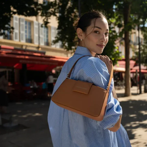 Sac baguette en cuir végan Carmen I Camel - Image 15