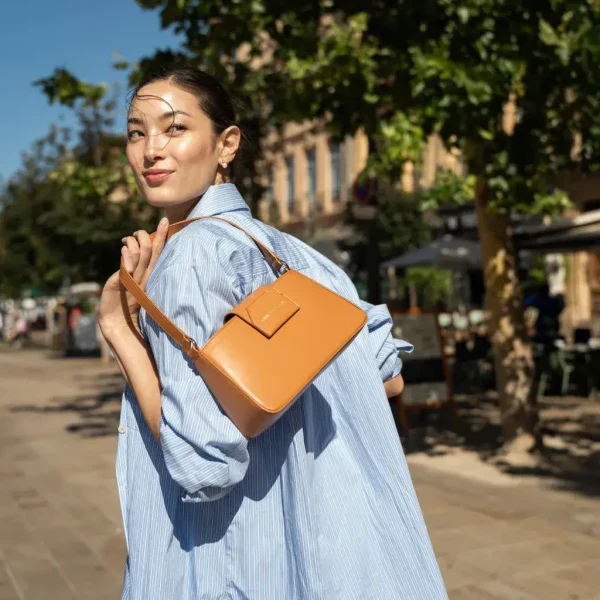 Sac baguette en cuir végan Carmen I Camel - Image 16